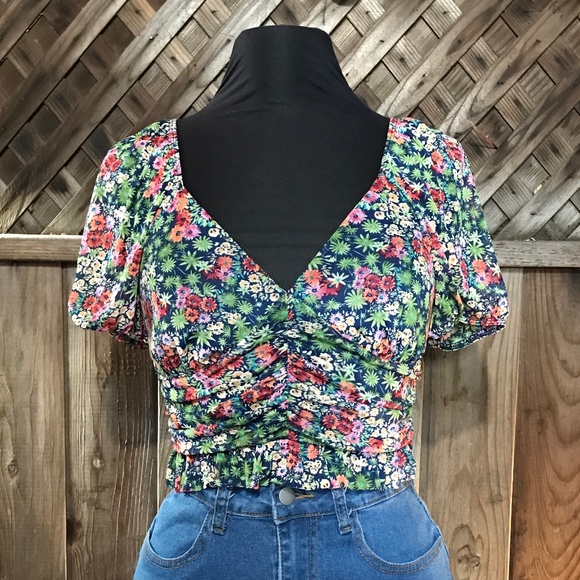 Urban Outfitters Tops - 🦋Urban Outfitters Floral Mesh Crop Top